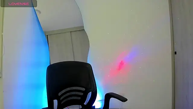 Snapshot of SussiVega chatting on 10.30.25 SussiVega online show from 10.30.25