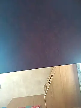 Snapshot of Nomadbzh chatting on 11.04.25 Nomadbzh online show from 11.04.25