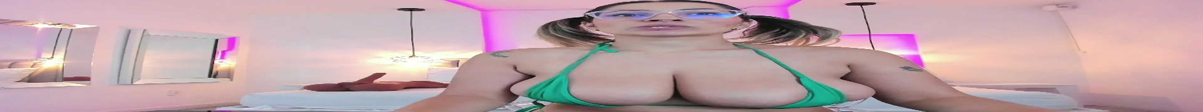 ValeryNova online show from 01.04.25