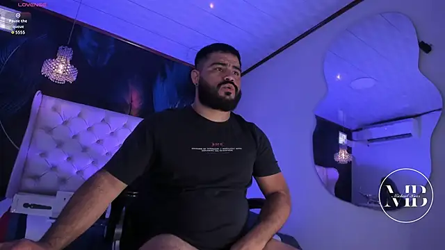 Snapshot of MichaelBear_ chatting on 10.09.25 MichaelBear online show from 10.09.25