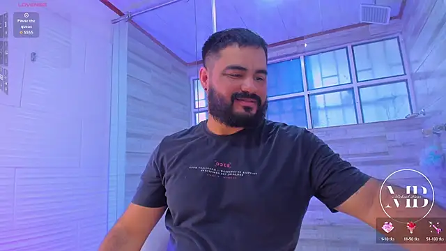 Snapshot of MichaelBear_ chatting on 10.12.25 MichaelBear online show from 10.12.25