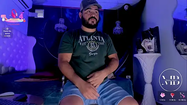 Snapshot of MichaelBear_ chatting on 10.29.25 MichaelBear online show from 10.29.25