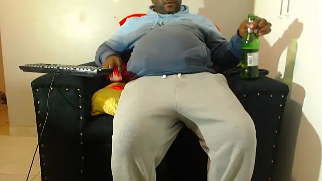 Snapshot of zuluboyxx chatting on 07.19.26 zuluboyxx online show from 07.19.26
