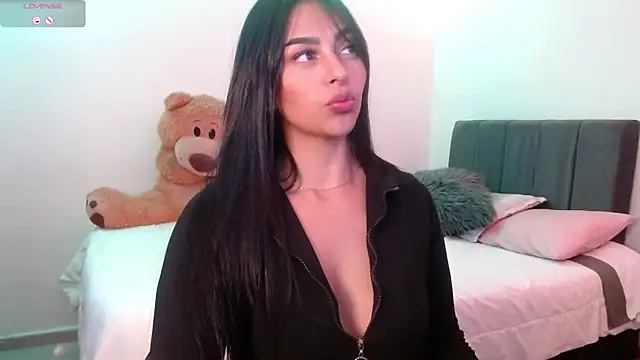 Melaniie01 online show from 12.15.25