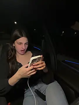 DoriDeluxe66 online show from 01.17.25