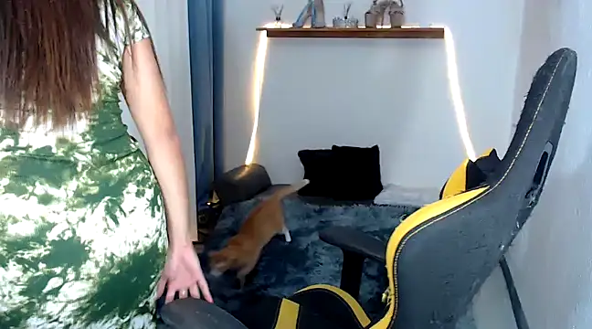 Snapshot of MarieLoveGlamorous chatting on 01.09.25 MarieLoveGlamorous online show from 01.09.25