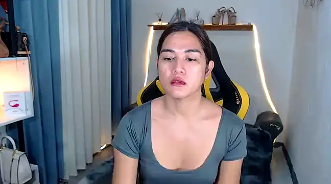 Snapshot of MarieLoveGlamorous chatting on 01.14.25 MarieLoveGlamorous online show from 01.14.25