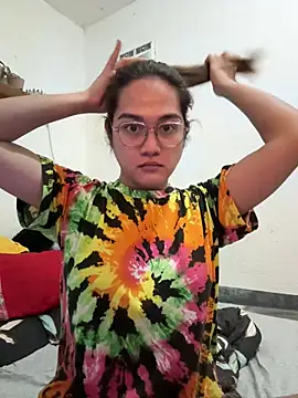 Snapshot of MarieLoveGlamorous chatting on 02.26.26 MarieLoveGlamorous online show from 02.26.26