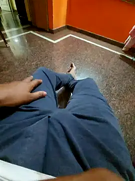 Snapshot of Stripkomal chatting on 09.24.25 Stripkomal online show from 09.24.25