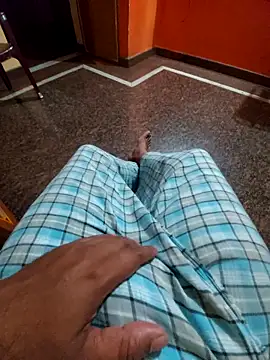 Snapshot of Stripkomal chatting on 11.22.25 Stripkomal online show from 11.22.25