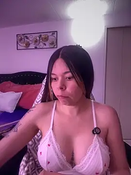Snapshot of carolina16love chatting on 05.19.26 carolina16love online show from 05.19.26
