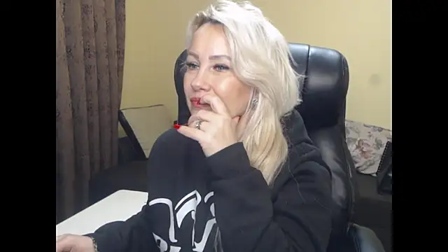 Snapshot of KandyHellenx chatting on 01.13.26 KandyHellenx online show from 01.13.26