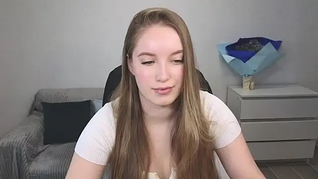 Snapshot of EvaMaddison chatting on 12.18.24 EvaMaddison online show from 12.18.24