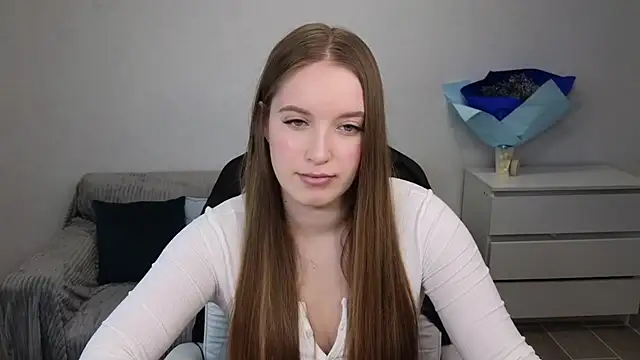 Snapshot of EvaMaddison chatting on 12.20.24 EvaMaddison online show from 12.20.24