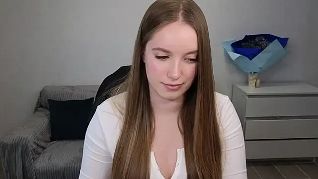 Snapshot of EvaMaddison chatting on 12.20.24 EvaMaddison online show from 12.20.24