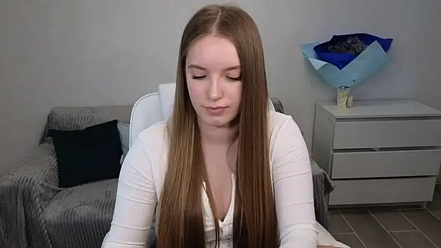 Snapshot of EvaMaddison chatting on 12.21.24 EvaMaddison online show from 12.21.24