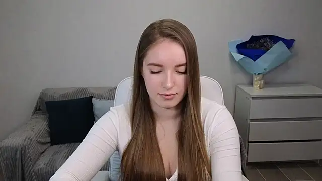 Snapshot of EvaMaddison chatting on 12.31.24 EvaMaddison online show from 12.31.24