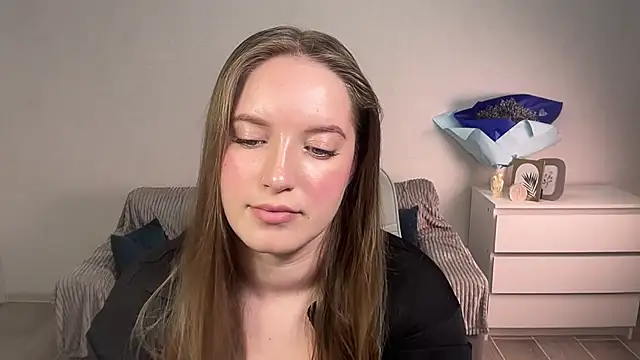 Snapshot of EvaMaddison chatting on 09.10.25 EvaMaddison online show from 09.10.25