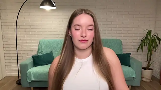 EvaMaddison online show from 10.28.25