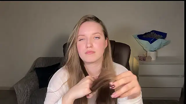 EvaMaddison online show from 04.13.26