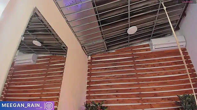 Snapshot of _MeganRain chatting on 02.16.25  MeganRain online show from 02.16.25