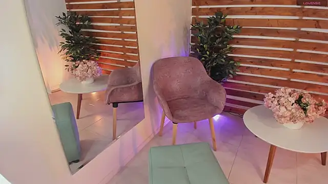 Snapshot of _MeganRain chatting on 03.18.25  MeganRain online show from 03.18.25