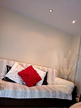 AureliaDoux online show from 11.12.25