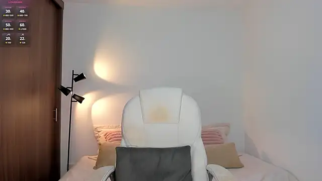 RebeccaBaxter online show from 04.28.26