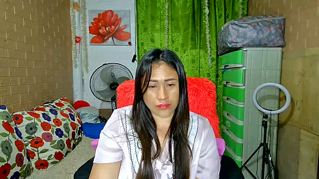 Snapshot of M_e_c_e_l chatting on 12.26.24 M e c e l online show from 12.26.24