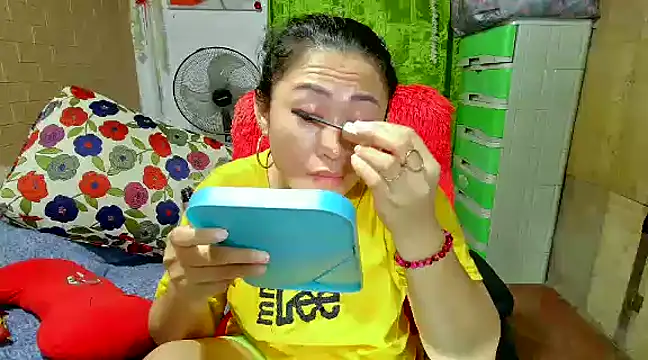 Snapshot of M_e_c_e_l chatting on 02.06.25 M e c e l online show from 02.06.25