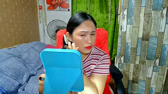 Snapshot of M_e_c_e_l chatting on 02.12.25 M e c e l online show from 02.12.25