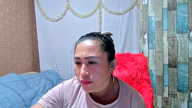 Snapshot of M_e_c_e_l chatting on 02.20.25 M e c e l online show from 02.20.25
