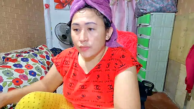 Snapshot of M_e_c_e_l chatting on 03.04.25 M e c e l online show from 03.04.25