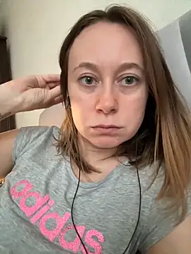 Snapshot of BrookeEvans chatting on 09.19.25 BrookeEvans online show from 09.19.25