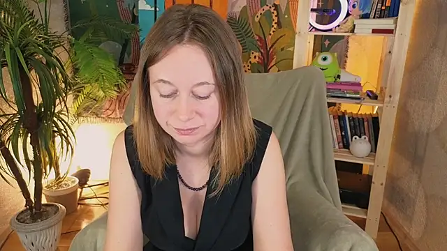 Snapshot of BrookeEvans chatting on 09.24.25 BrookeEvans online show from 09.24.25