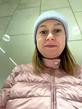 Snapshot of BrookeEvans chatting on 09.28.25 BrookeEvans online show from 09.28.25