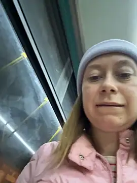 Snapshot of BrookeEvans chatting on 10.01.25 BrookeEvans online show from 10.01.25