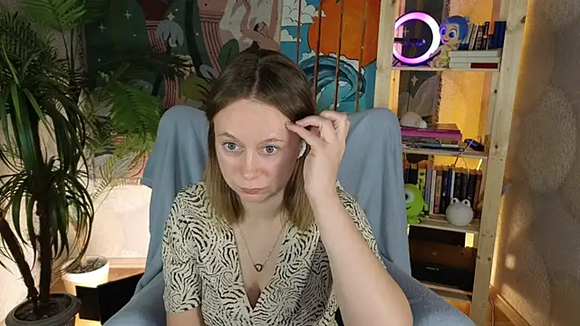 Snapshot of BrookeEvans chatting on 10.03.25 BrookeEvans online show from 10.03.25