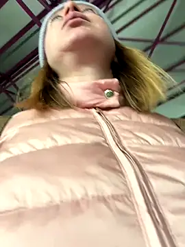 Snapshot of BrookeEvans chatting on 10.04.25 BrookeEvans online show from 10.04.25