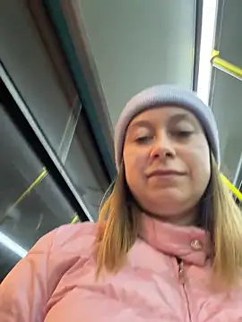 Snapshot of BrookeEvans chatting on 10.05.25 BrookeEvans online show from 10.05.25