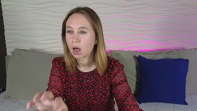 Snapshot of BrookeEvans chatting on 10.12.25 BrookeEvans online show from 10.12.25