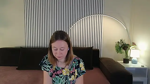 Snapshot of BrookeEvans chatting on 10.23.25 BrookeEvans online show from 10.23.25