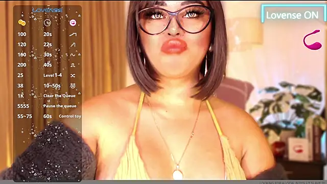 Snapshot of Thalia_Cambridge chatting on 02.06.25 Thalia Cambridge online show from 02.06.25