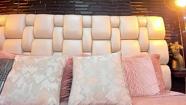 Salo Heaven online show from 02.12.26