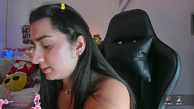 Snapshot of annadu011 chatting on 01.01.25 annadu011 online show from 01.01.25