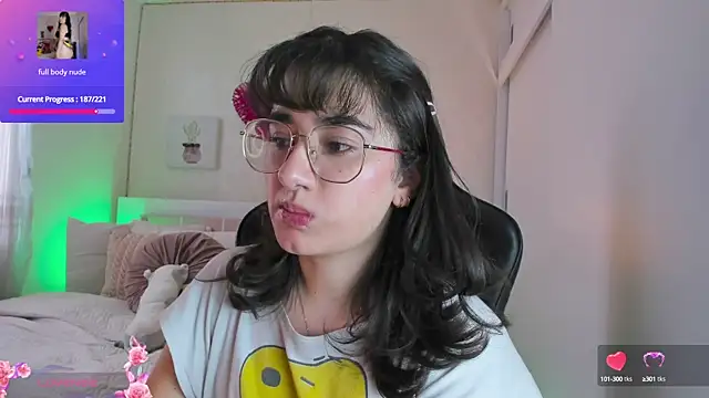 Snapshot of annadu011 chatting on 01.10.25 annadu011 online show from 01.10.25