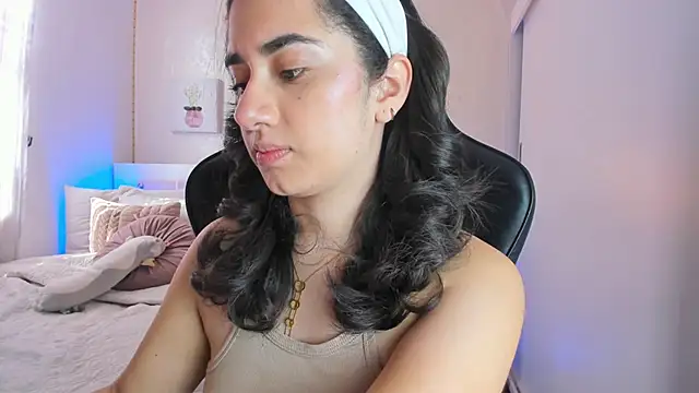 Snapshot of annadu011 chatting on 02.10.25 annadu011 online show from 02.10.25