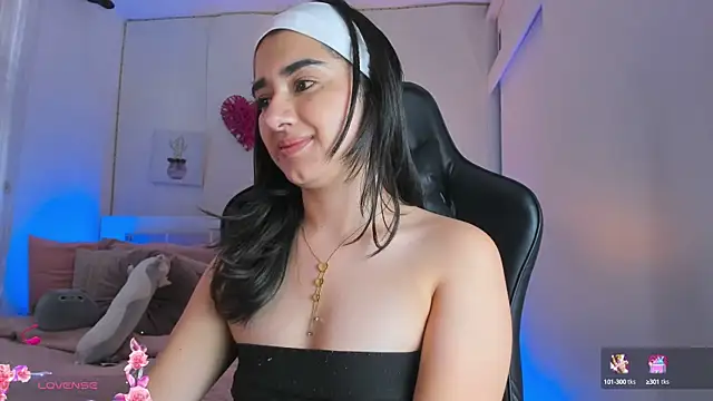 Snapshot of annadu011 chatting on 03.04.25 annadu011 online show from 03.04.25