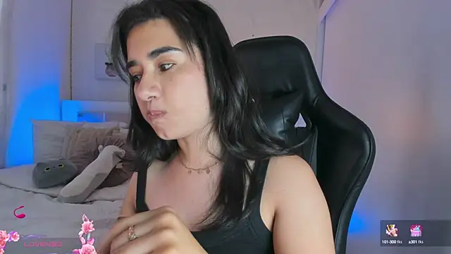 Snapshot of annadu011 chatting on 03.16.25 annadu011 online show from 03.16.25