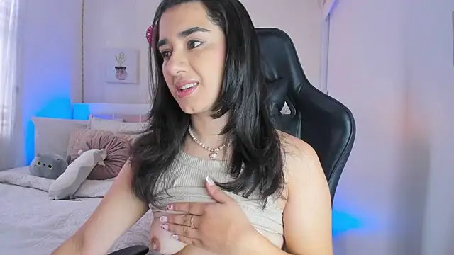 Snapshot of annadu011 chatting on 03.17.25 annadu011 online show from 03.17.25